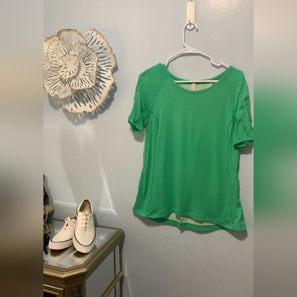 Lululemon Tee